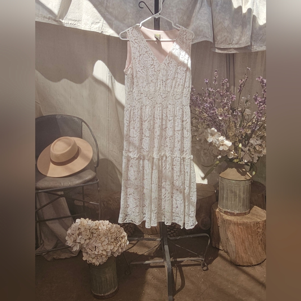 Chic White Lace Midi Dress